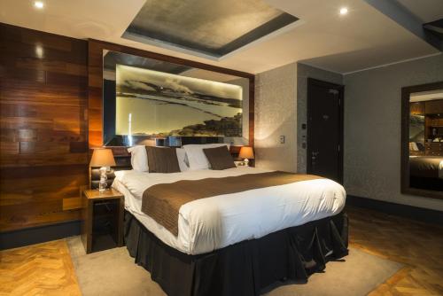 Le Monde Hotel - image 9