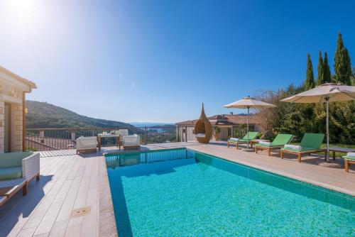 Two-Bedroom Villa with Private Pool Sea View image 10