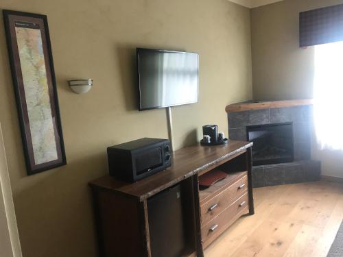 King Room with Fireplace - Parkway