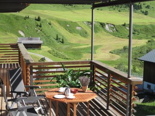 Erkély/terasz, Chalet Hus Hörili (Chalet Hus Horili) in Stubenbach