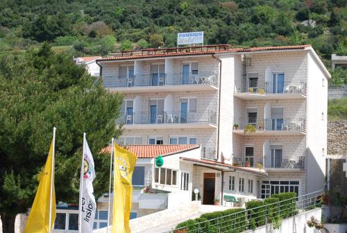  Guesthouse Komfor Moča, Makarska bei Knezovići