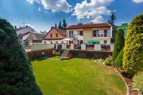 สภาพแวดล้อมโดยรอบ, Pension Kraus in ลิโทมิเซล