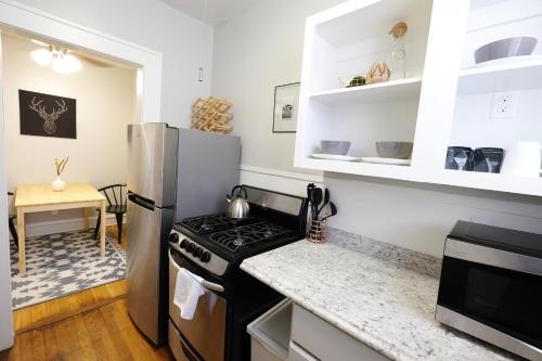 Global Cup 1920s CITY RETREAT Studio Flat in Lower Greenville