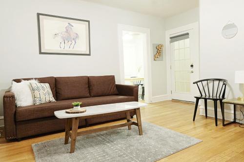 1920s CITY RETREAT Studio Flat in Dallas, USA