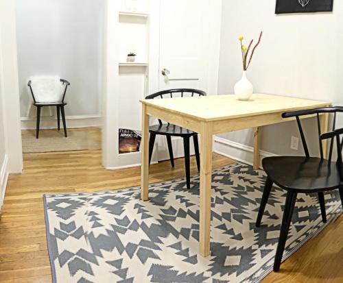 Global Cup 1920s CITY RETREAT Studio Flat in Lower Greenville
