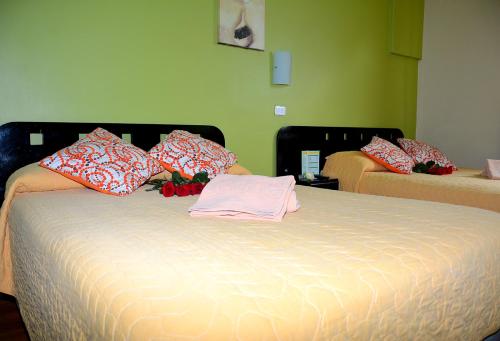 2 double beds