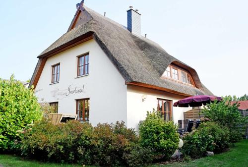Ferienreethaus mit Kamin und Sauna in Glowe, Deutschland