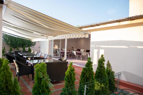 Iris Boutique - image 13