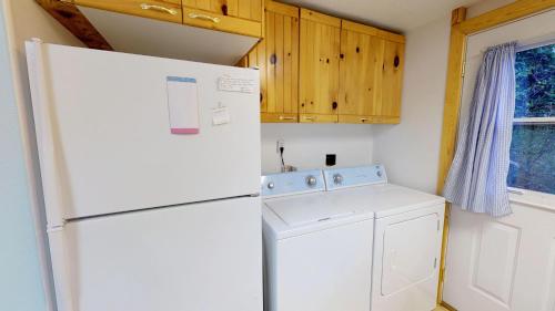 The Cabin at Lydia's Canyon - image 4
