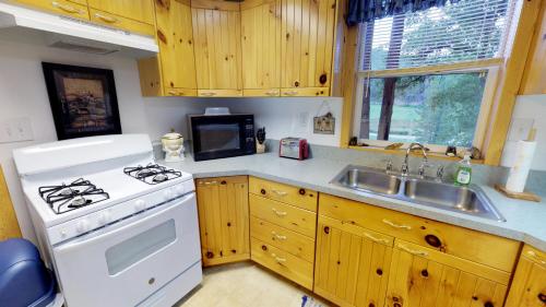 The Cabin at Lydia's Canyon - image 5