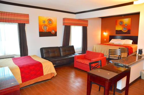 1 king bed, 1 queen bed, 1 sofa bed