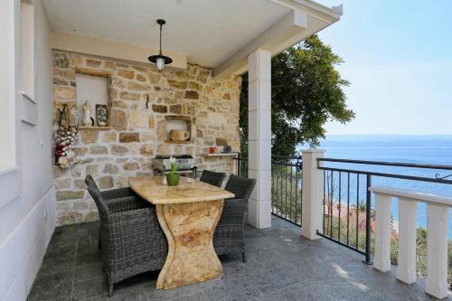 Seaside holiday house Stanici, Omis - 10357