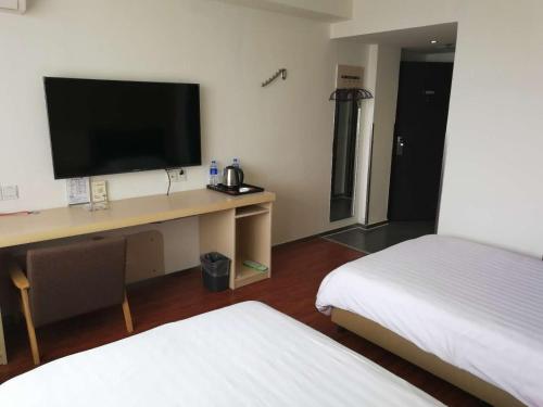 Motel Zhangjiagang Middle Changan Road Motel Zhangjiagang Middle Changan Road is a popular choice amongst travelers in Suzhou, whether exploring or just passing through. The property offers guests a range of services and amenities designe