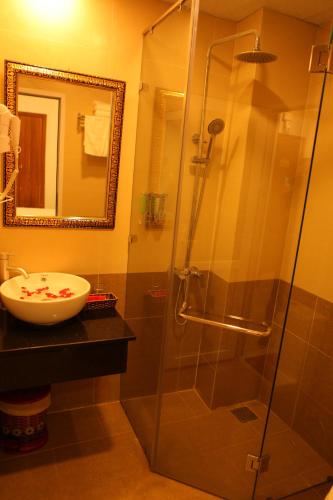 Dalat Luxury Hotel – Dalat, IL
