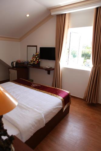 Dalat Luxury Hotel – Dalat, IL