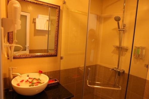 Dalat Luxury Hotel – Dalat, IL