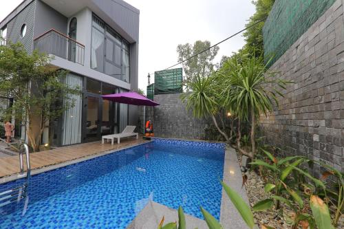 Hill Bungalow