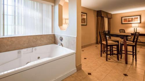 Best Western Plus Prairie Inn