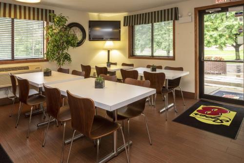 Super 8 By Wyndham Steubenville In Oh - 