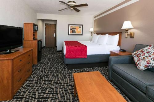 Ramada by Wyndham Oklahoma City Airport North in Oklahoma City, USA