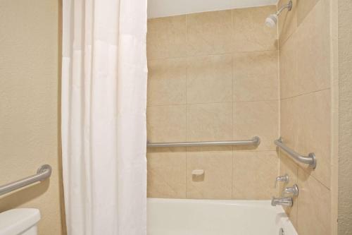 Days Inn by Wyndham Orlando Airport Florida Mall in Orlando, USA