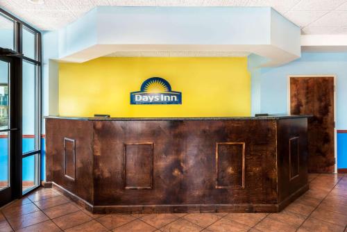 Days Inn by Wyndham Richmond Hill/Savannah - image 4