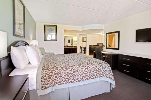 Days Inn by Wyndham Orlando Airport Florida Mall - image 7