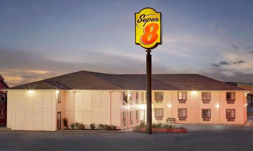 Super 8 by Wyndham Rock Port MO