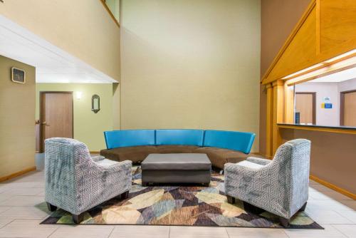 Days Inn & Suites by Wyndham Wichita