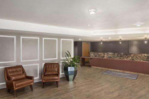 Ramada Hotel and Suites by Wyndham Coventry - image 2