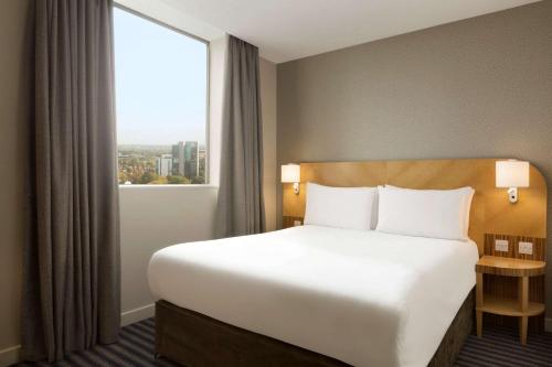 Ramada Hotel & Suites - image 8