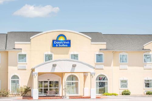 Days Inn & Suites by Wyndham Swainsboro