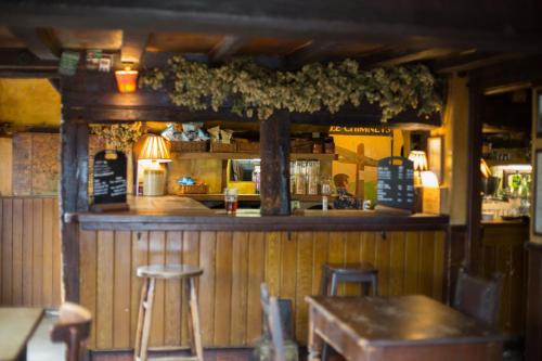 The Three Chimneys Country Pub - image 2