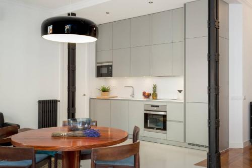 Luxury Silver Apartment just steps from Gran Vía by Batuecas, Madrid (fotografie 10)