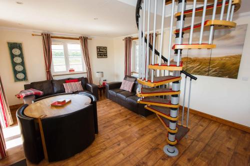 Lincoln Lodge with Private Hot Tub - image 7