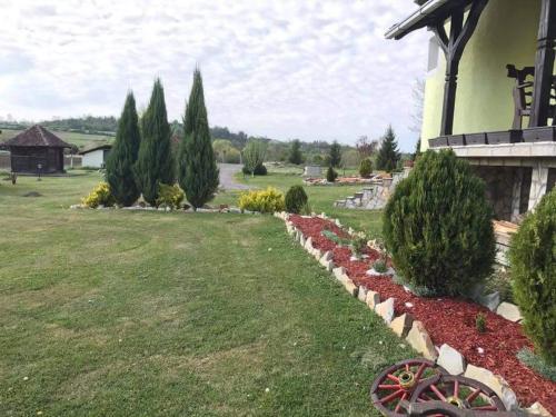 Holiday Home Rodjak sa sela Holiday Home Rodjak sa sela