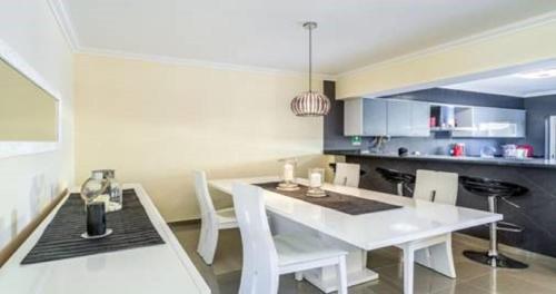 บริการและสิ่งอำนวยความสะดวก, Marvelous Relaxing Villa with private pool in แอลวอร์