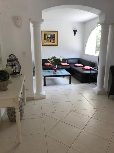 Belle villa a Saint Raphael dans clos prive in Saint Raphaël