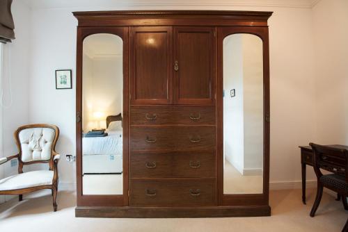 Apartment 4 The Grove - image 10