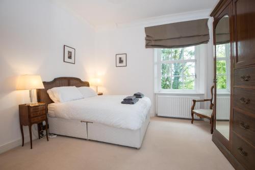 Apartment 4 The Grove - image 13