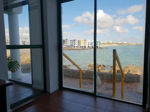 Studio with Sea View image 4