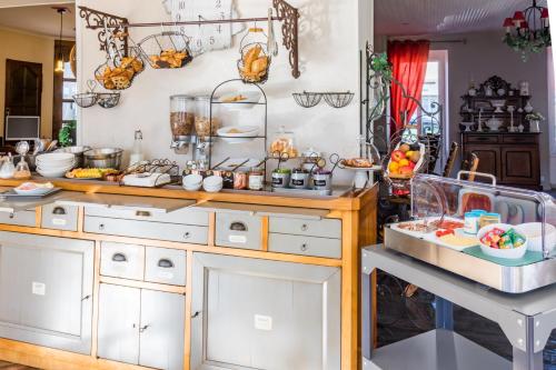 อาหารและเครื่องดื่ม, Le Manoir de l'antiquite in ชาลอง