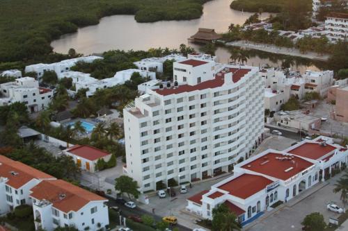 Зовнішній вигляд готелю, Hotel Calypso Cancun in Канкуні