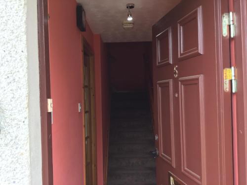Two Bedroom Glen View Free Parking - Tap to explore photos