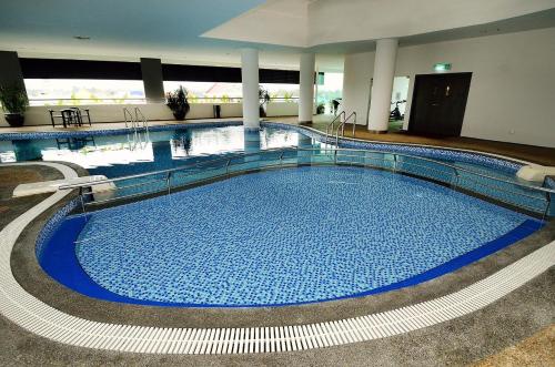 Swimming pool, Holiday Villa Hotel & Suites Kota Bharu in Kota Bharu