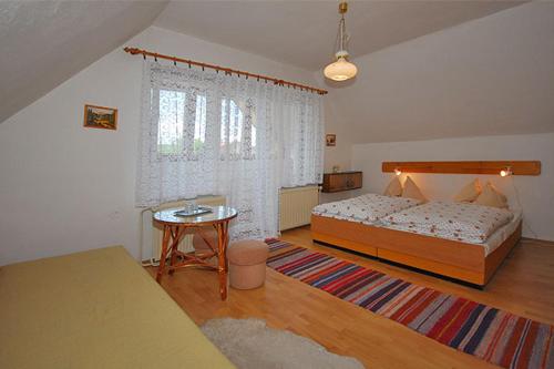 Triple Room with Shared Bathroom and Balcony