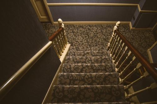 The Farnham Arms Hotel 4