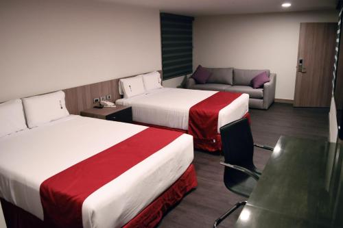 Hotel Ht Ole Located in Tejamen, HOTEL HT ole is a perfect starting point from which to explore Tijuana. Offering a variety of facilities and services, the property provides all you need for a good nights sleep. 