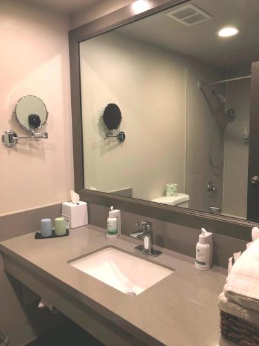 GreenTree Inn & Suites Los Angeles - Alhambra - Pasadena - image 8