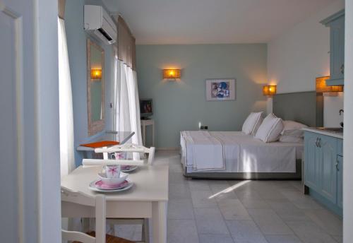 Ammos Naxos Exclusive Apartments & Studios Ammos Naxos Exclusive Apartments & Studios is a popular choice amongst travelers in Naxos Island, whether exploring or just passing through. The hotel offers a high standard of service and amenities t